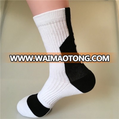 black/white breathable elite crew socks in OEM service